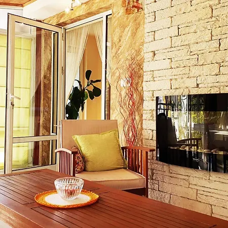 Nicole Φιλιππούπολη